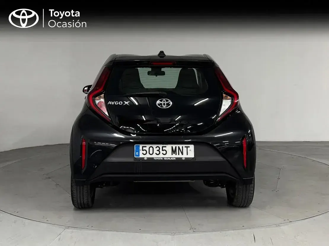 Usado Toyota Aygo X Play 72 CV (52 kW) 2024 Negro azabache SUV