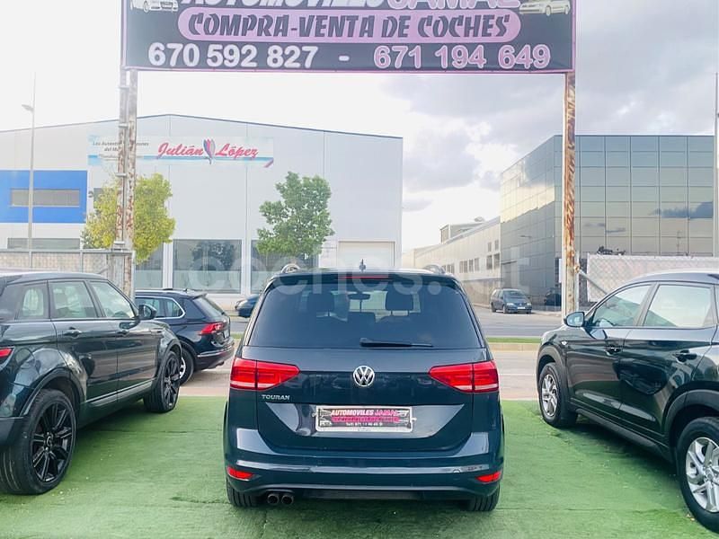 Usado VW Touran Sportline 116 CV (85 kW) 2019 Gris / plata Monovolumen