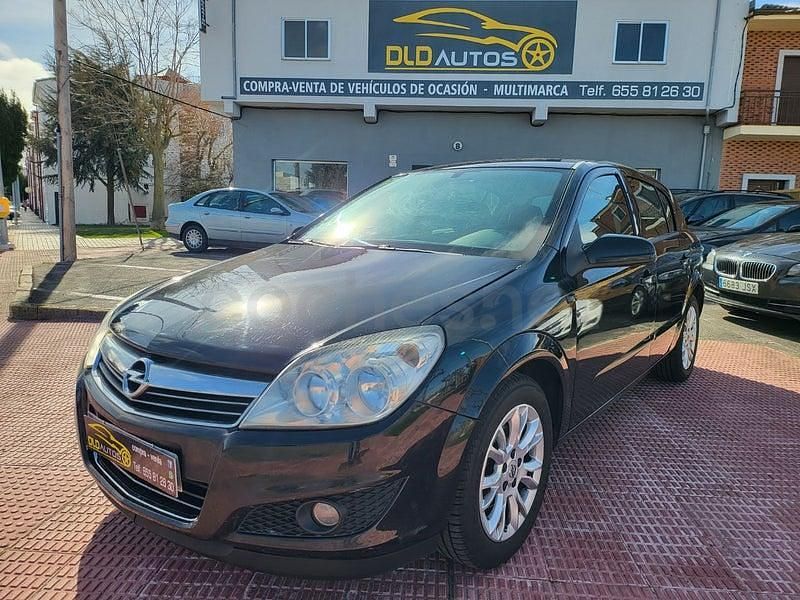 Usado Opel Astra Energy 110 CV (80 kW) 2009 Negro Berlina
