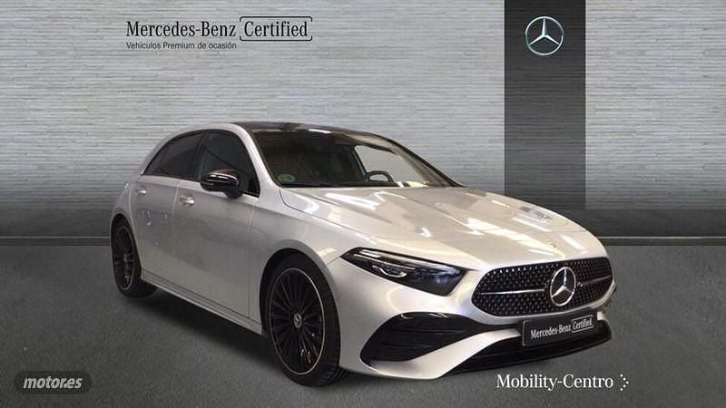 Usado Mercedes A180 AMG line 116 CV (85 kW) 2024 Iridiumsilber  metalliclack Berlina