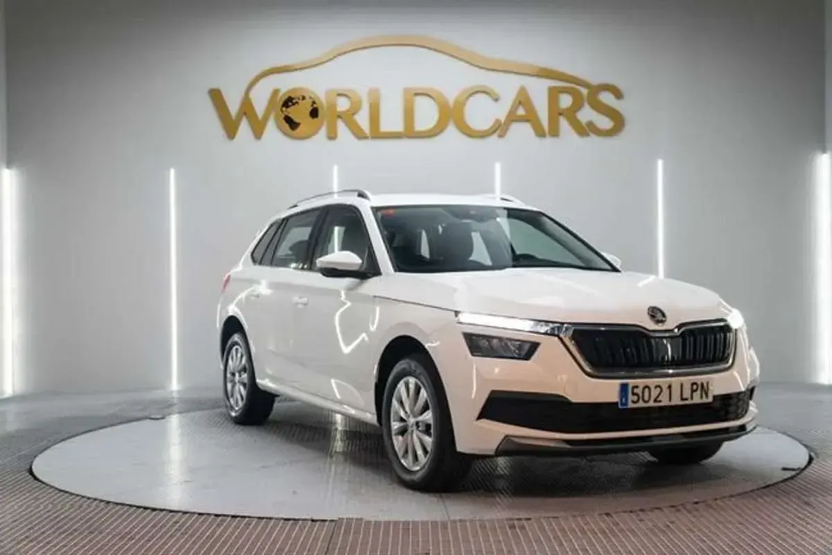 Usado Skoda Kamiq Ambition 110 CV (80 kW) 2021 Blanco SUV