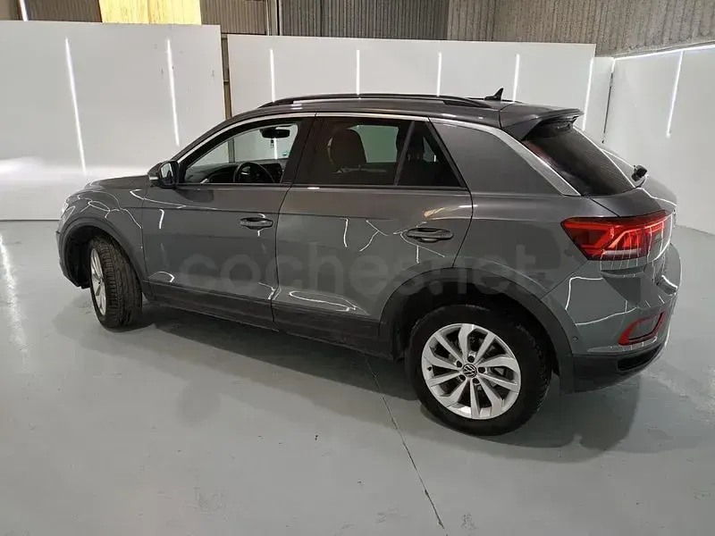 Usado VW T-Roc Life 150 CV (110 kW) 2023 Gris / plata SUV