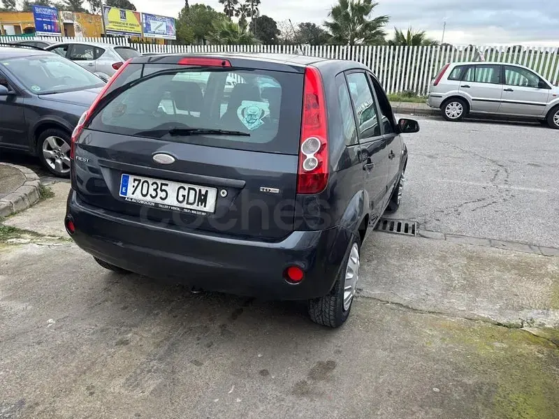 Usado Ford Fiesta Futura 68 CV (50 kW) 2008 Negro Utilitario