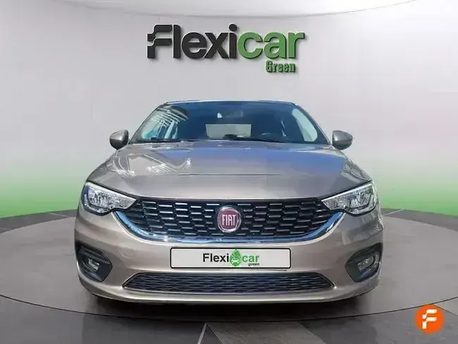 Usado Fiat Tipo Lounge 95 CV (69 kW) 2018 Beige Berlina