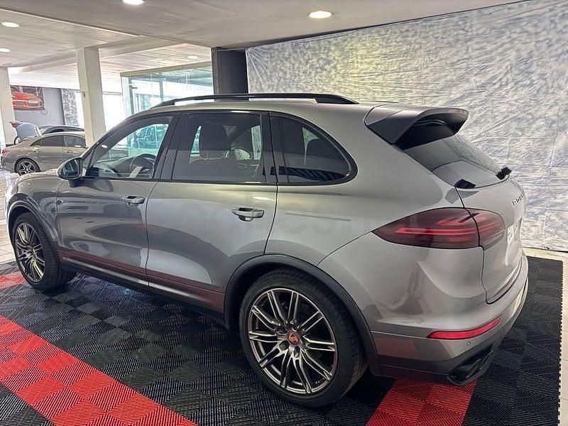 Usado Porsche Cayenne 262 CV (192 kW) 2016 Gris / plata SUV