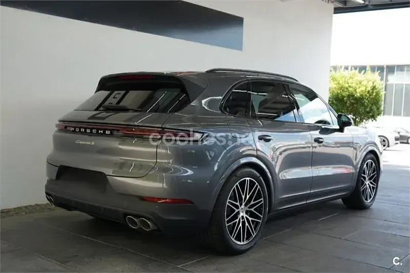 Usado Porsche Cayenne S E-Hybrid 519 CV (381 kW) 2025 Gris / plata SUV