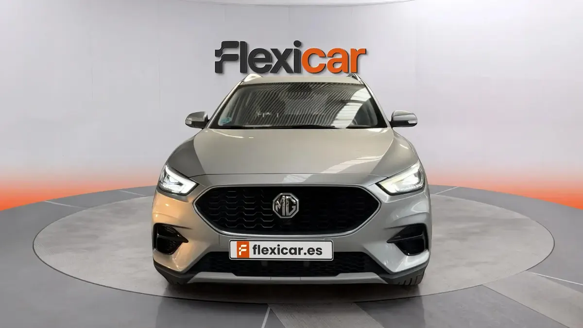 Usado MG ZS Luxury 111 CV (81 kW) 2022 Gris SUV