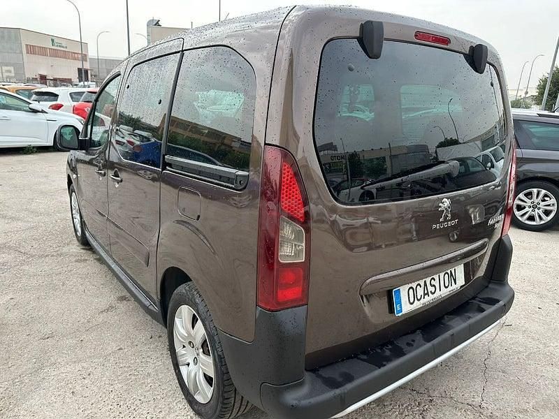 Usado Peugeot Partner Tepee Outdoor 115 CV (84 kW) 2014 Marrón Monovolumen