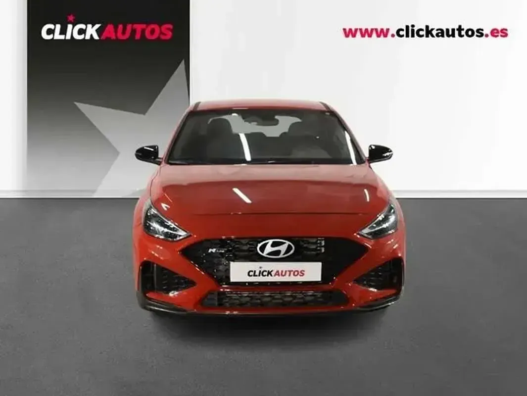 Begagnad Hyundai i30 N Line 101 HK (74 kW) 2024 Röd Halvkombi