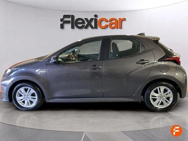 Usado Toyota Yaris Hybrid Active 116 CV (85 kW) 2021 Gris