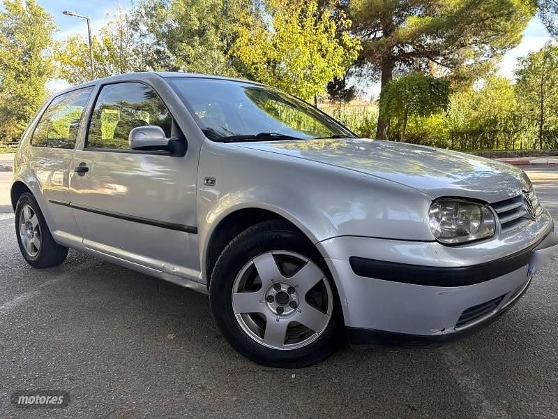 Usado VW Golf IV Sportline 90 CV (66 kW) 2000 Gris Berlina