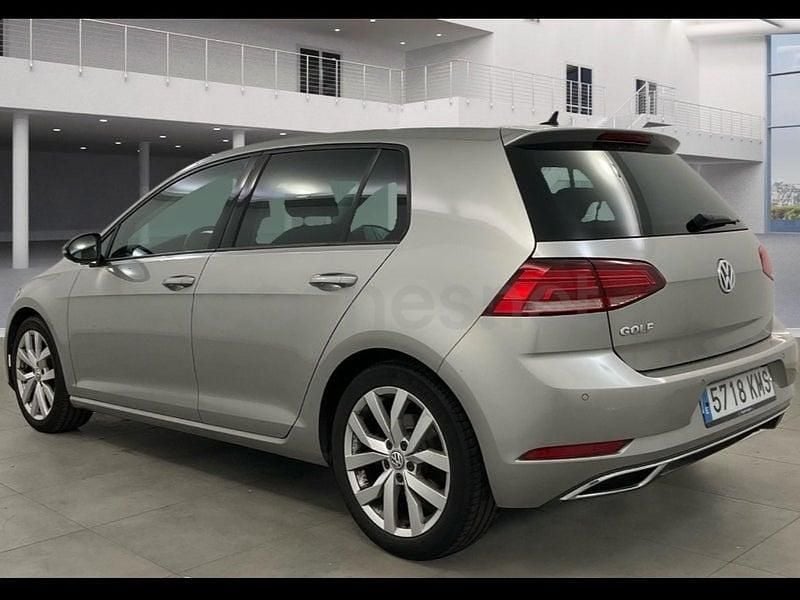 Usado VW Golf VII Advance 150 CV (110 kW) 2018 Gris / plata Berlina