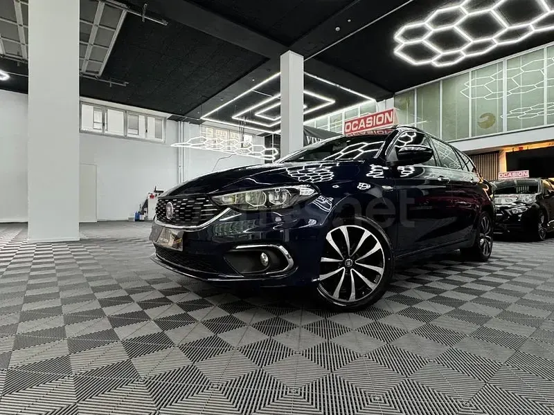 Usado Fiat Tipo Easy 120 CV (88 kW) 2016 Azul Familiar