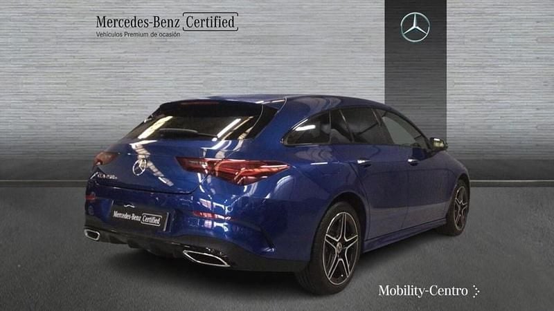 Usado Mercedes CLA250 AMG line 163 CV (119 kW) 2024 Azul denim metalizado Berlina