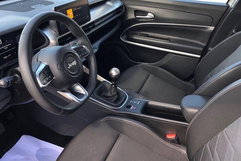 Usado Jeep Avenger Altitude 100 CV (73 kW) 2023 Gris SUV