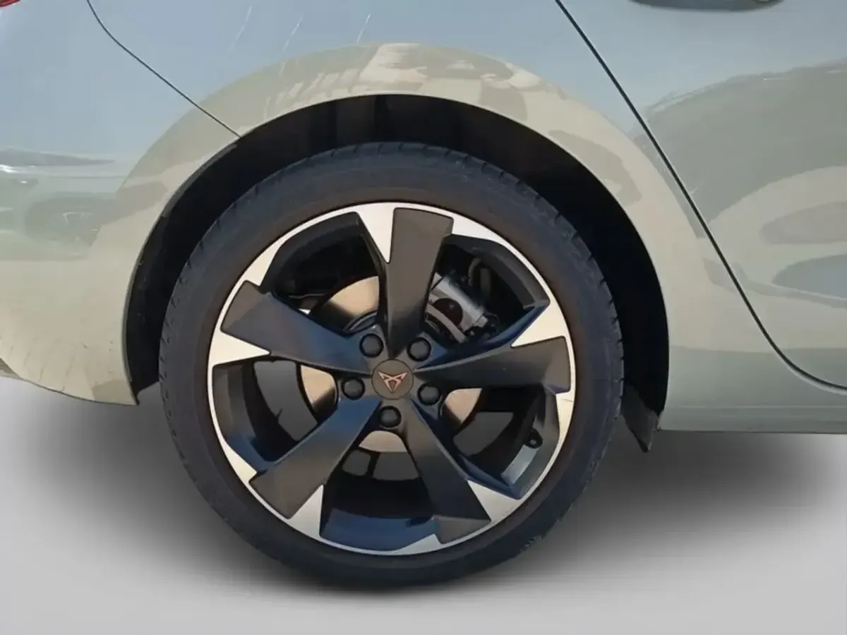 Usado Cupra Leon 204 CV (150 kW) 2025 Blanco
