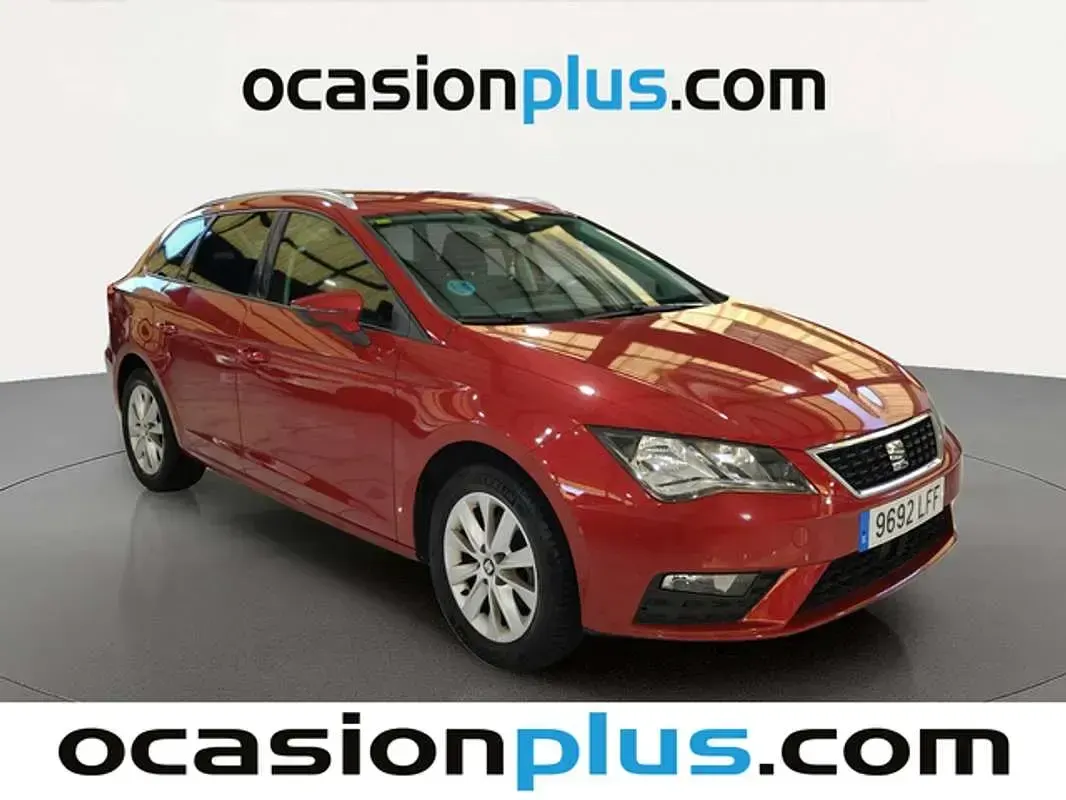 Usado Seat Leon ST Style 116 CV (85 kW) 2020 Rojo Familiar