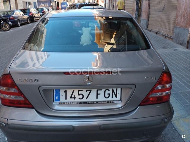 Usado Mercedes C200 Avantgarde 122 CV (89 kW) 2006 Gris / plata Berlina