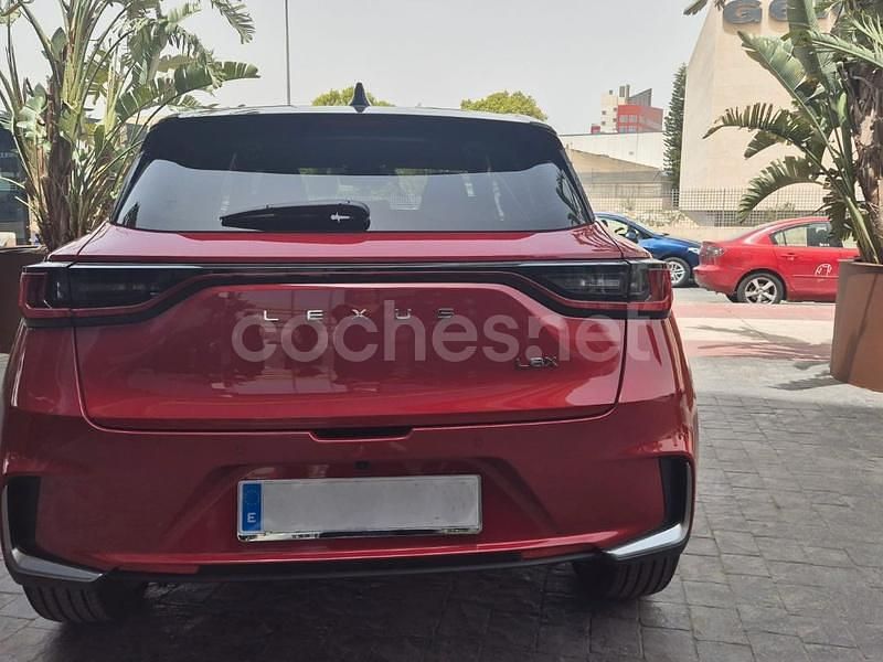 Usado Lexus LBX 136 CV (100 kW) 2024 Rojo SUV