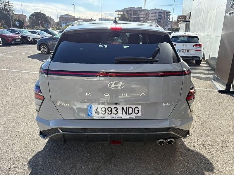 Usado Hyundai Kona N Line 129 CV (94 kW) 2025 Gris / plata SUV