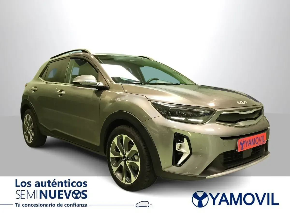 Usado Kia Stonic Style 100 CV (73 kW) 2023 Gris / plata SUV