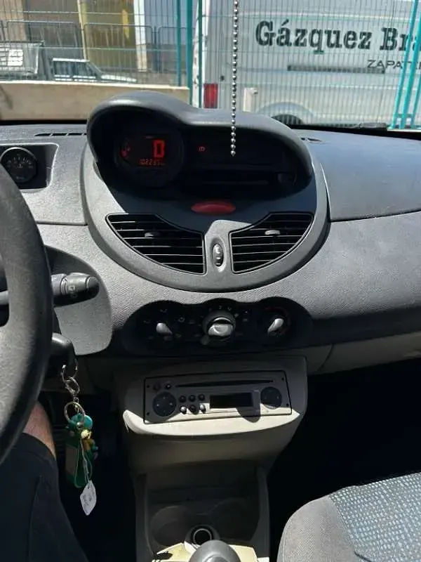 Usado Renault Twingo Authentique 60 CV (44 kW) 2008 Verde Utilitario