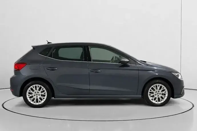 Usado Seat Ibiza XCELLENCE 116 CV (85 kW) 2025 Gris Utilitario