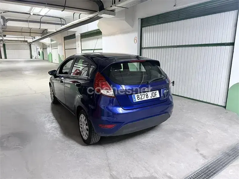 Usado Ford Fiesta Trend 75 CV (55 kW) 2015 Azul Utilitario