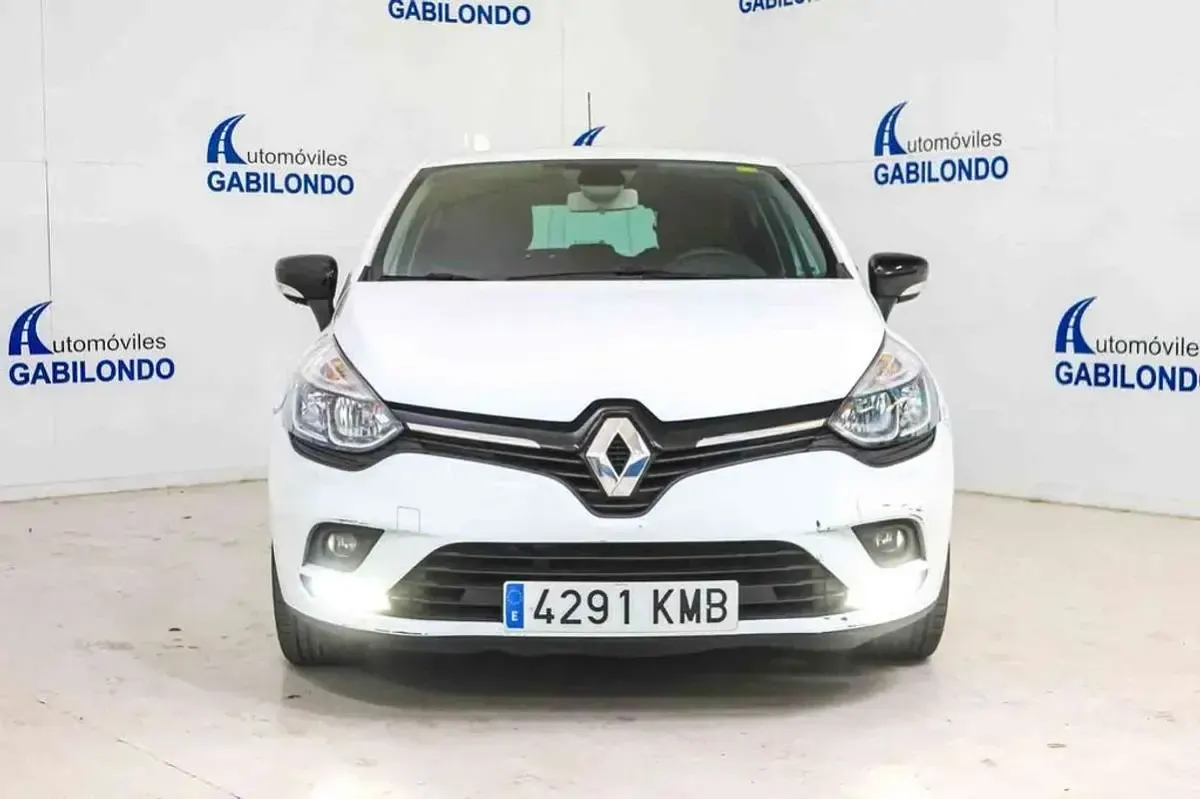 Usado Renault Clio LIMITED 75 CV (55 kW) 2018 Blanco Utilitario