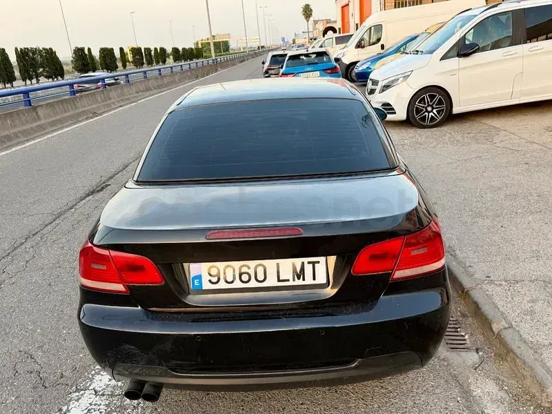 Usado BMW 330 Cabriolet 231 CV (169 kW) 2008 Negro Descapotable