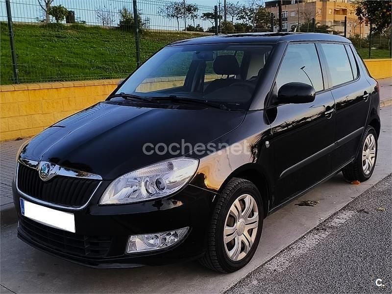 Negro Usado 2012 Skoda Fabia Ambition Berlina | 6990 € (Precio justo) - Imagen 1/4