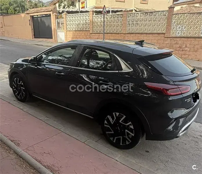 Usado Kia XCeed 140 CV (102 kW) 2025 Gris / plata SUV