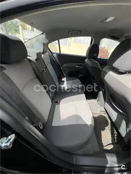 Usado Chevrolet Cruze LS 125 CV (91 kW) 2010 Negro Berlina