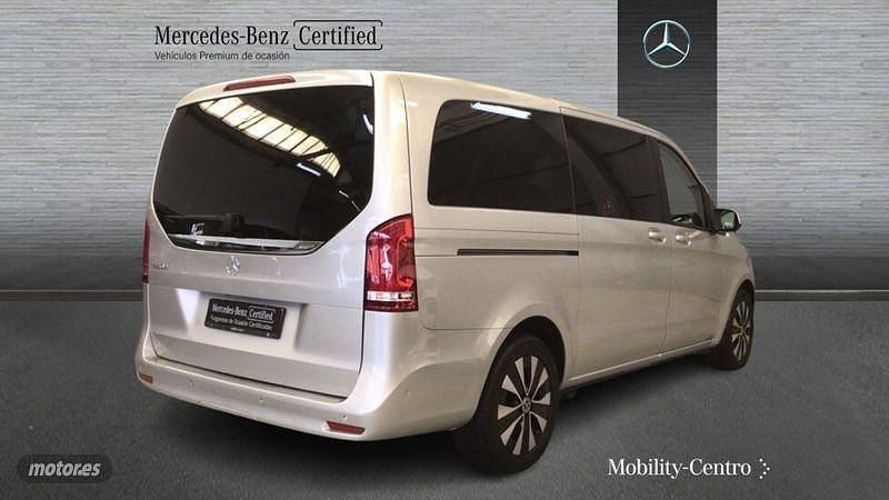 Usado Mercedes V250 2023 Plateado Monovolumen