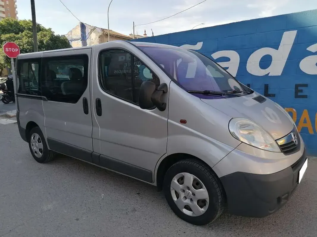 Usado Opel Vivaro Edition 114 CV (83 kW) 2013 Gris Monovolumen