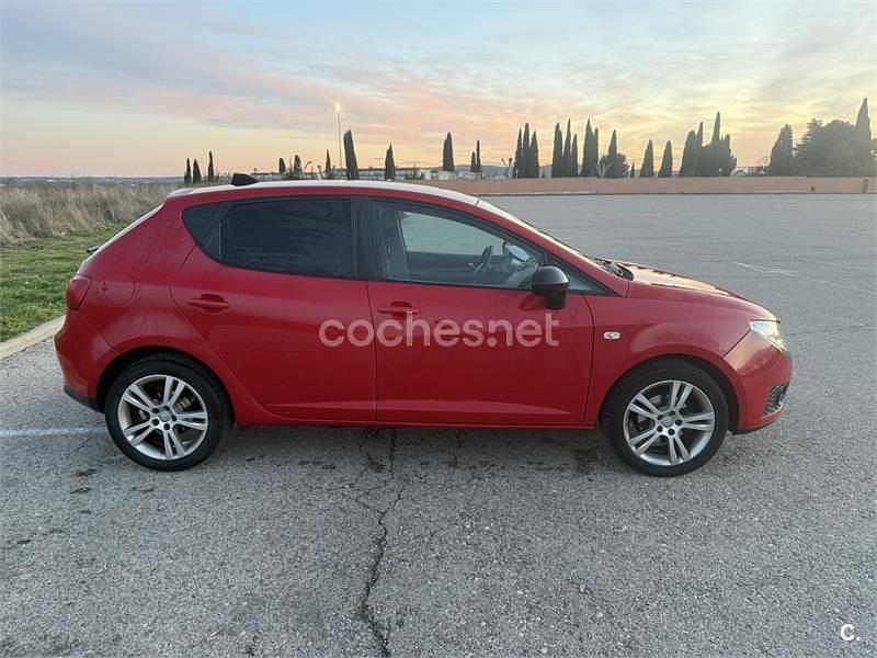 Usado Seat Ibiza Copa 90 CV (66 kW) 2012 Rojo Berlina