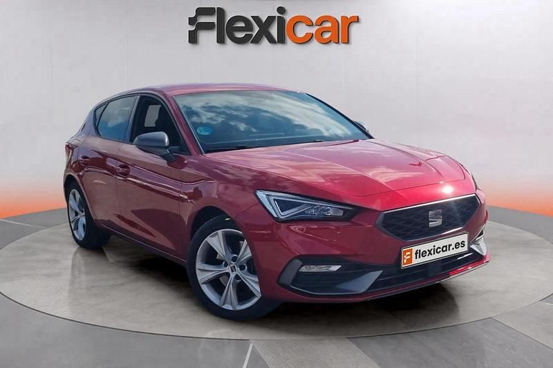 Rojo Usado 2021 Seat Leon FR Berlina | 19.890 € (Precio justo) - Imagen 1/4
