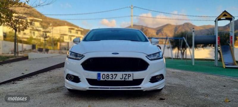 Usado Ford Mondeo ST-Line 150 CV (110 kW) 2017 Blanco Berlina