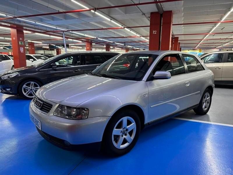Plateado Usado 2002 Audi A3 Ambition Utilitario | 5990 € (Un poco caro) - Imagen 1/4