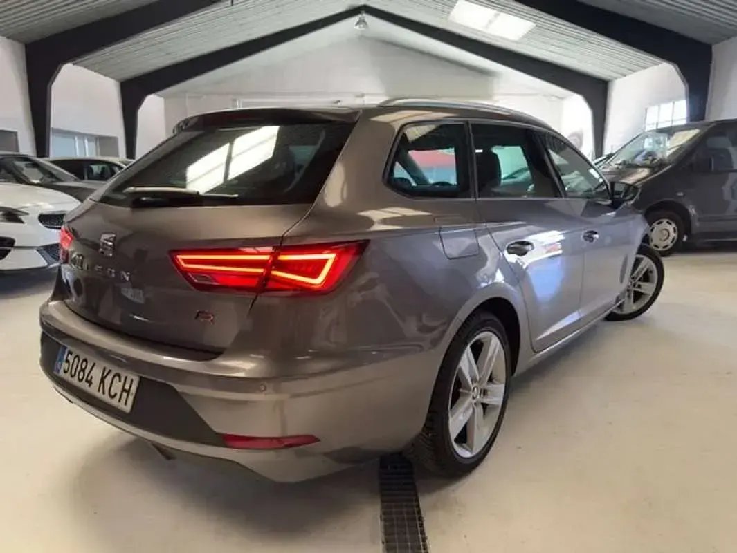 Usado Seat Leon FR 150 CV (110 kW) 2017 Marrón Familiar