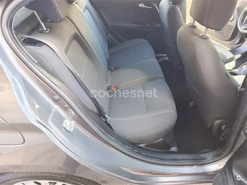 Usado Fiat Tipo Cross 130 CV (95 kW) 2021 Gris / plata Berlina