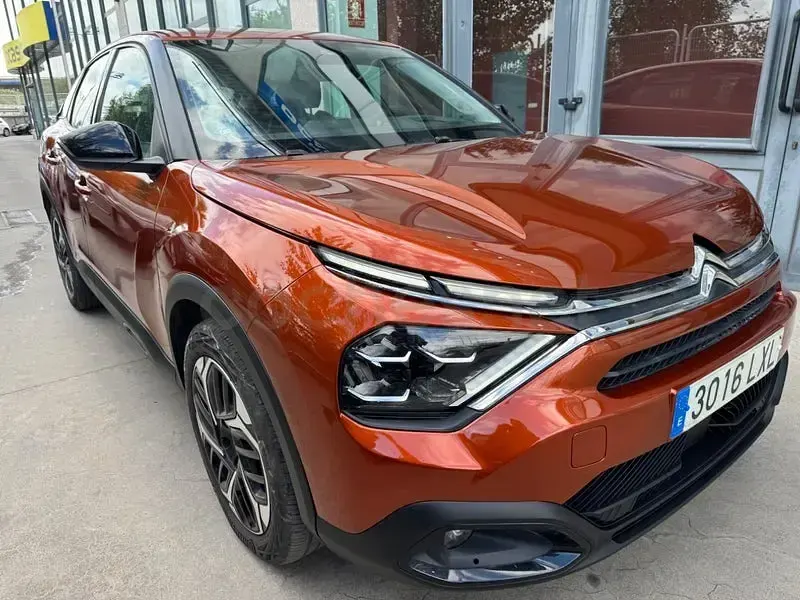 Usado Citroën C4 Feel 110 CV (80 kW) 2022 Naranja Berlina