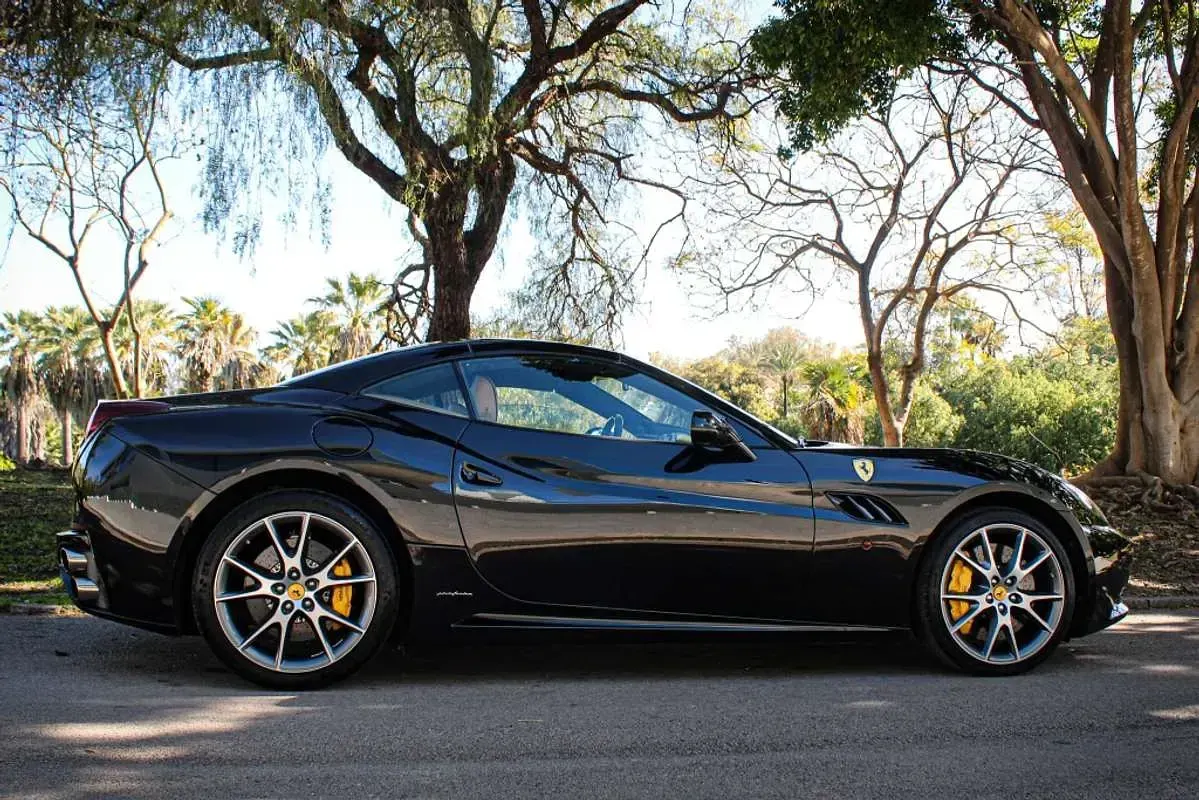 Usado Ferrari California 460 CV (338 kW) 2011 Negro Descapotable