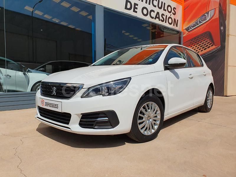 Usado Peugeot 308 Active 100 CV (73 kW) 2018 Blanco Berlina