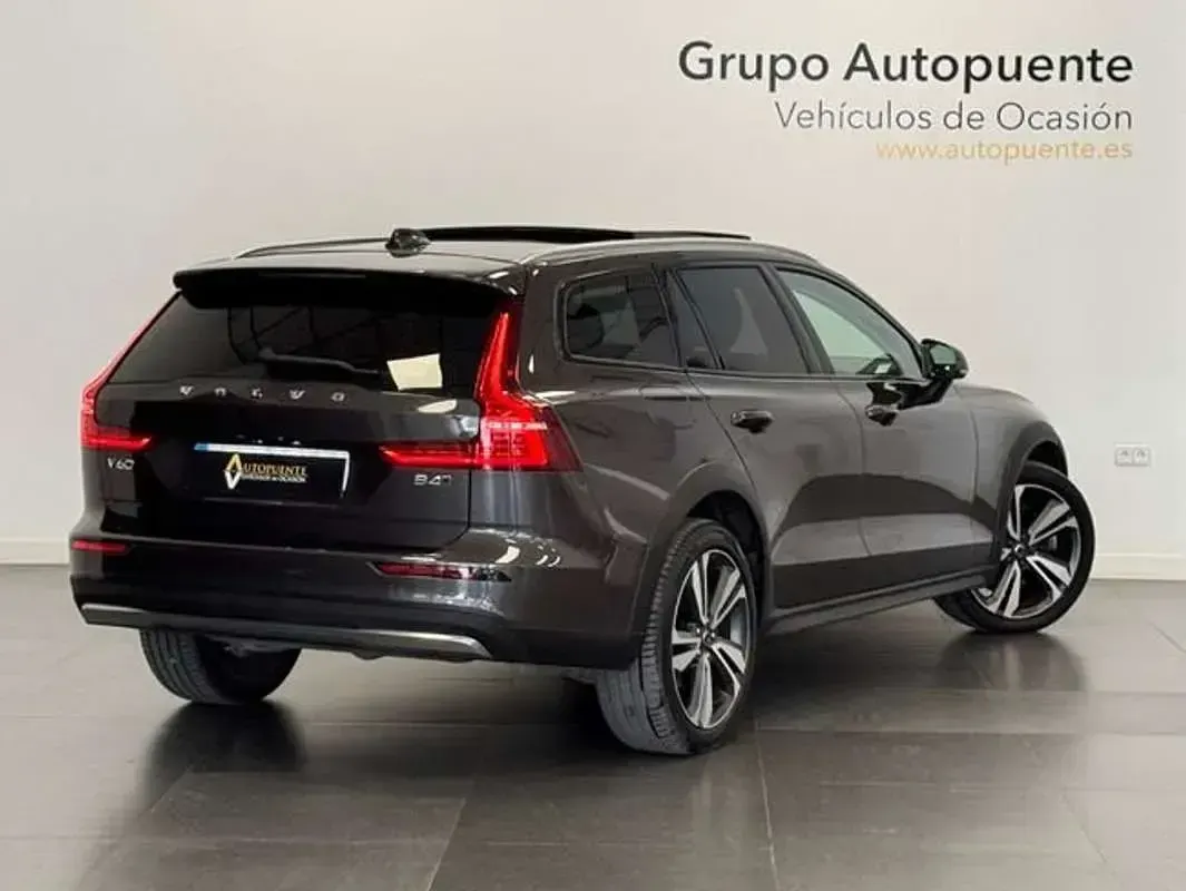 Usado Volvo V60 Ultimate 197 CV (144 kW) 2023 Gris Familiar