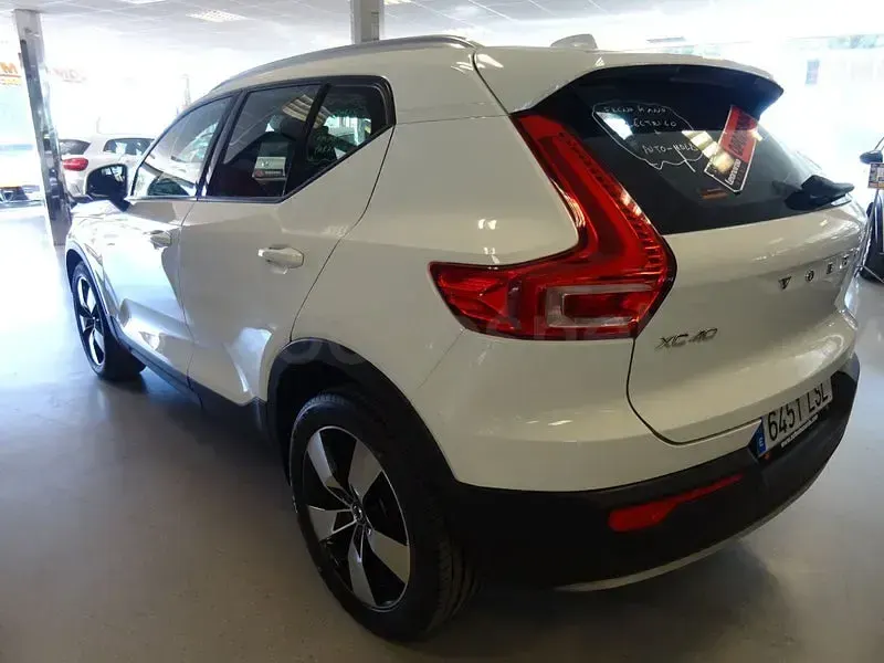 Usado Volvo XC40 Momentum 129 CV (94 kW) 2021 Blanco SUV