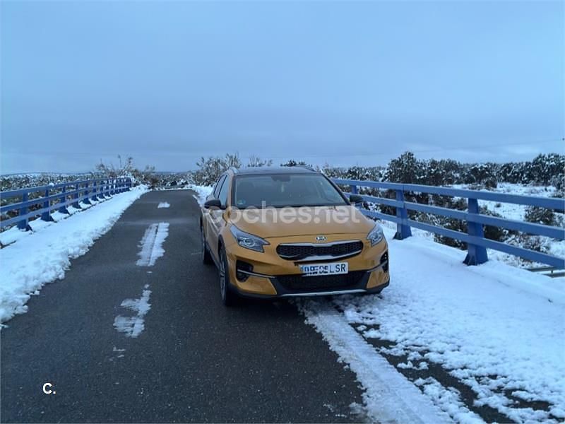 Usado Kia XCeed 136 CV (100 kW) 2020 Amarillo SUV