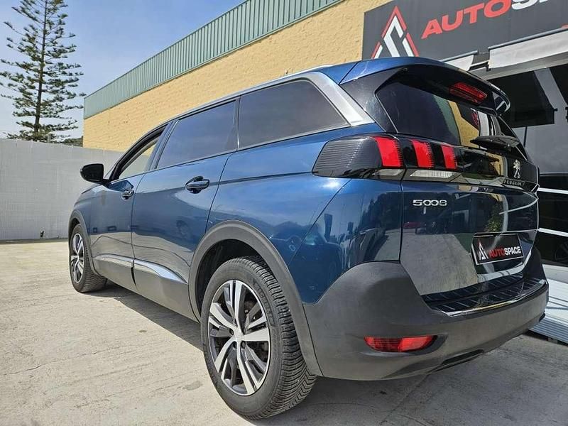 Usado Peugeot 5008 Allure 131 CV (96 kW) 2022 Azul SUV