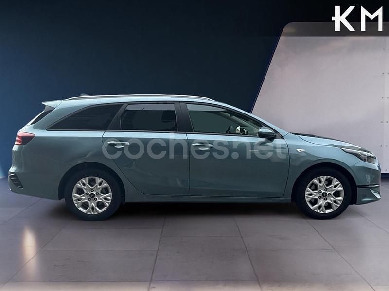 Usado Kia Ceed 120 CV (88 kW) 2023 Verde Utilitario