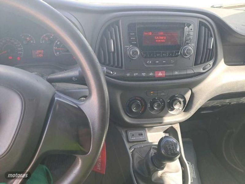 Usado Fiat Doblò 95 CV (69 kW) 2017 Blanco Monovolumen